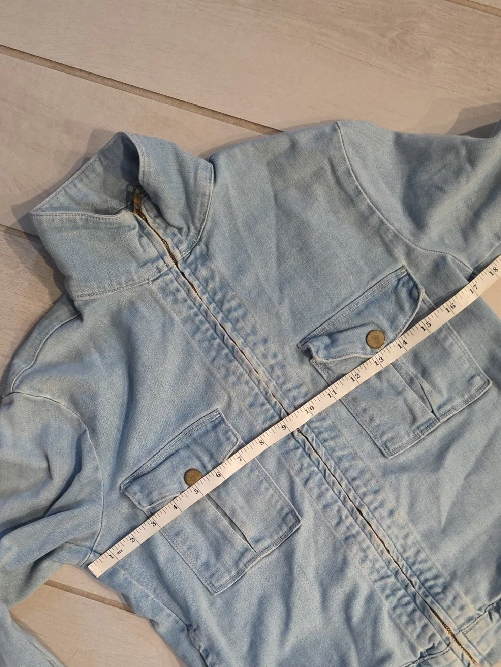 FRAME Le Citadel denim jacket in a light blue barrington wash with a full zip - Picture 6 of 7